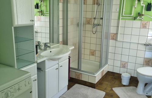 Probstzella House | Guesthouse 'Ritschel Alm' with Mountain View, Shared Pool and Wi-Fi