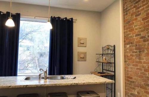 Waterford Valley Apartment | Leaside Executive One-Bedroom Standard Apartment
