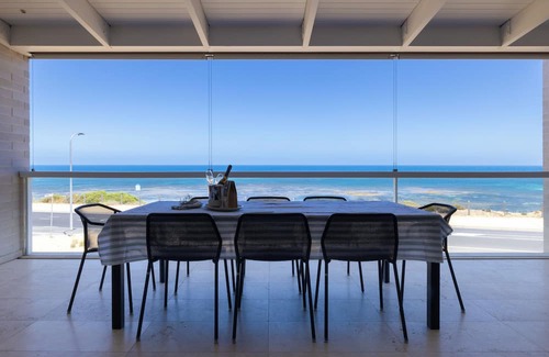 Aldinga Beach House | Luxury oceanfront retreat close to cellar doors of McLaren Vale