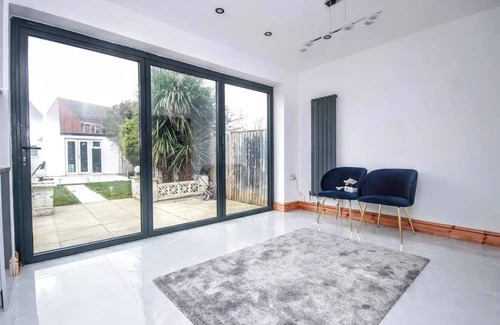 Southwick House | House in Brighton & Hove with Parking