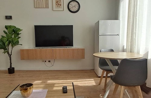 Saint-Laurent Apartment | Apartment in quiet street