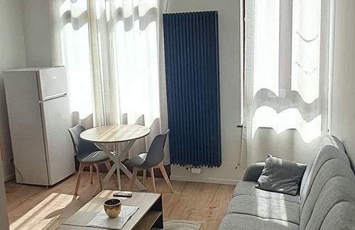 Saint-Laurent Apartment | Apartment in quiet street