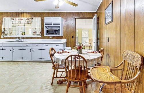 Soddy-Daisy House | Families Welcome! Home w/Fire Pit in Soddy-Daisy