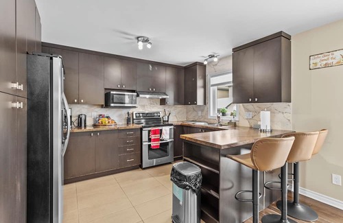 Plateau House | Peaceful and Spacious townhome with King Bed - 15 min from downtown Ottawa