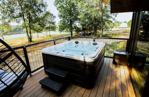 Coosa Cabin | Modern Cabin on Weiss Lake, Cedar Bluff, Alabama