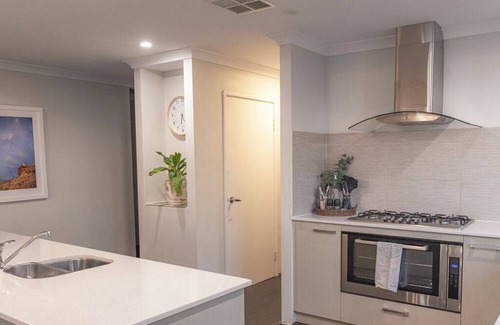 Wannanup House | Relaxed Family Beach House – Near Avalon & Falcon Bay, Wannanup