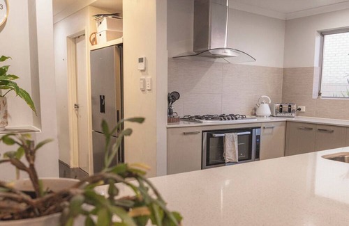 Wannanup House | Relaxed Family Beach House – Near Avalon & Falcon Bay, Wannanup