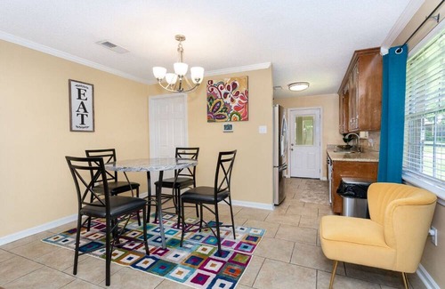 Park Forest - LA North House | Enjoyable 3-bedroom house with AC in Baton Rouge