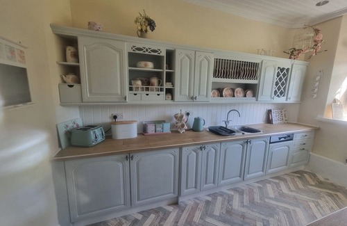 Pentre Berw Cottage | ASHLEIGH HOUSE, family friendly, character holiday cottage in Gaerwen