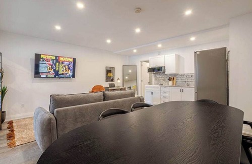 Latin Quarter House | Vibrant Cityscape Stay –Stylish 1BR in Central MTL