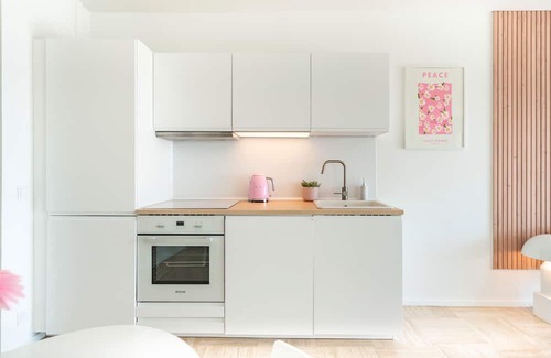 Villeneuve Loubet Beach Apartment | Holiday Home 'T3 Luxury Marina Baie Des Anges' with Sea View, Wi-Fi and Air Conditioning