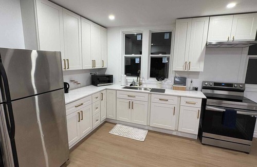 Port Colborne House | Portside Getaway