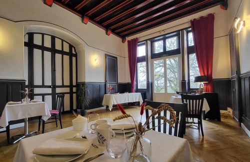 Cluis Bed & Breakfast | Royal Room at Château de la Rose with Private Parking