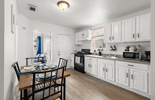 Weequahic Condo | Fun Family getaway - NYC & NWK w/free parking
