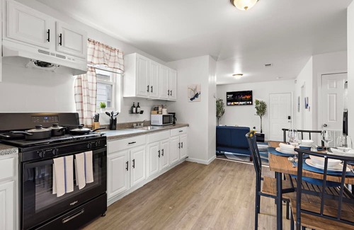 Weequahic Condo | Fun Family getaway - NYC & NWK w/free parking