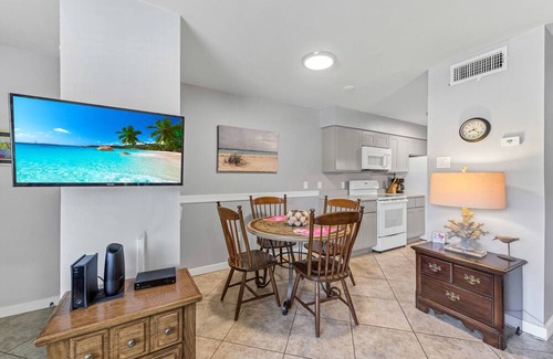Port Aransas Condo | Roomy 1 BDRM Large Pool w/a Private Courtyard and a 5 Min Walk to the Beach