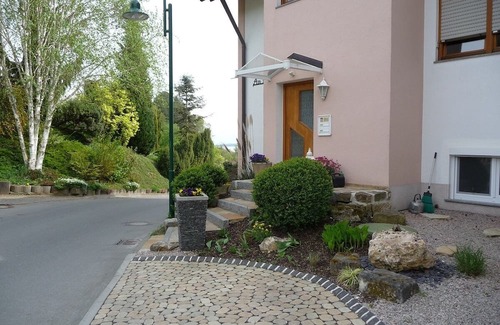 Sipplingen Apartment | Gemütliche 65 m² DG- Fewo mit Einmaligem See-und Bergblick in Sipplingen