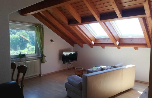 Sipplingen Apartment | Gemütliche 65 m² DG- Fewo mit Einmaligem See-und Bergblick in Sipplingen