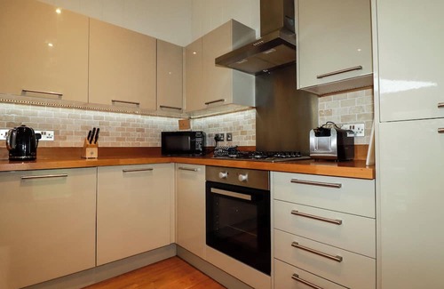 Looe Cottage | 1 HEDGEROWS, country holiday cottage, with hot tub in Lanreath