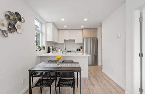 Surrey Apartment | Modern Central 1BR condo, Surrey