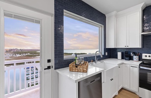 South Padre Island Condo | Penthouse Luxury Condo with Amazing View 2 King Beds High End Water Front South Padre Island