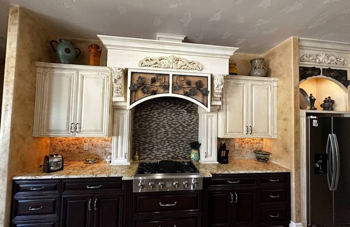 Lakeport House | Spacious 6-bedroom Tuscan style on 18 acres in Lakeport with WiFi, Pool, Gated