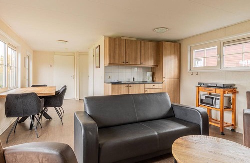 Wagenborgen House | Cozy home in Wagenborgen with WiFi