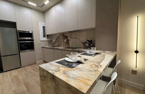 Kypseli Apartment | Elegant 2-bedroom apartment in amazing Athina with AC, WiFi