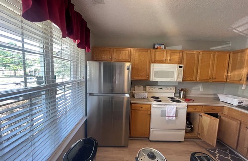 Greensboro House | Charming 2-bedroom townhome with AC, WiFi in lovely Greensboro