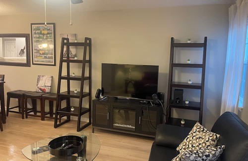 Greensboro House | Charming 2-bedroom townhome with AC, WiFi in lovely Greensboro