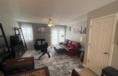Greensboro House | Charming 2-bedroom townhome with AC, WiFi in lovely Greensboro