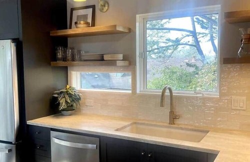 Sebastopol House | Walk to Downtown Sebastopol * Luxe Vacation Living