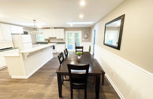 Morehead City House | Spacious 4 Bedroom Bungalow - Quiet and Central Location!