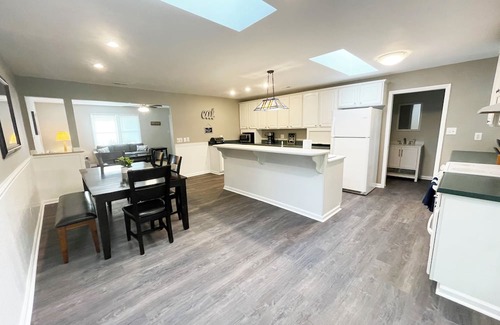 Morehead City House | Spacious 4 Bedroom Bungalow - Quiet and Central Location!