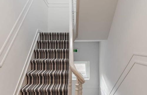 Kristus-Koning Apartment | Luxury two-room suite with balcony near city center