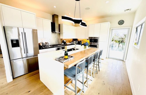 La Jolla House | Calumet Luxury Paradise, a stunning 4BD, 3BA contemporary home with ocean views