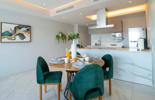 Isla Iguana Apartment | Nautico Condo, Rooftop Pool, Gym, Steps to the Marina!