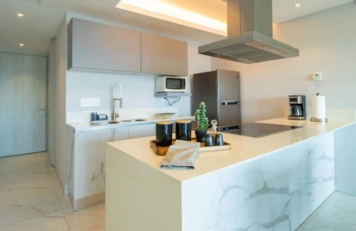 Isla Iguana Apartment | Nautico Condo, Rooftop Pool, Gym, Steps to the Marina!