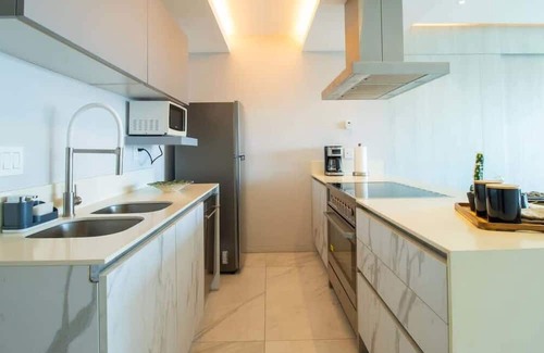Isla Iguana Apartment | Nautico Condo, Rooftop Pool, Gym, Steps to the Marina!