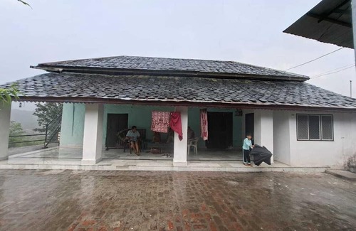 Chintpurni Bed & Breakfast | The Thanedar Sahib -100+ year-old, 4-bedroom Himachali-style homestay