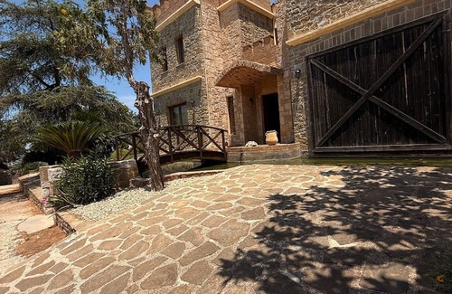 Lakopetra Villa | Chateau Retreat