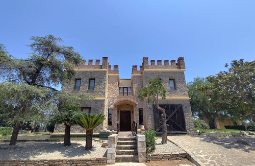 Lakopetra Villa | Chateau Retreat