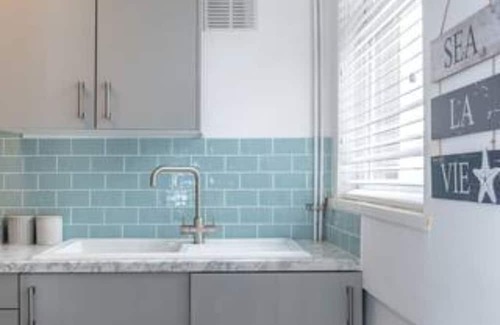 Margam House | Parking, 2 Bathrooms, Dining Space & Garden