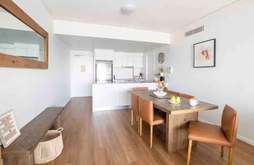 Broadbeach Waters Apartment | Repose Broadbeach: rest, shop, surf or pamper