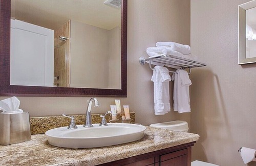 Old Town West Resort | Oxon Hill Getaway: 2 Bed/2 Bath Apt 34 chars