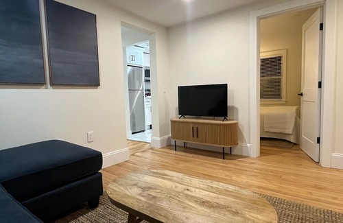 Off Broadway Condo | Charming 1-bedroom condo with WiFi, AC in Newport, Walk to Everything