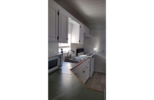 Lake Charles House | Cozy 2BD/2BA Mobile Home/AC, Wi-Fi, W/D, Kitchen, Prime Central Location
