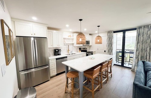 Beachview Country Club Estates Condo | Bright & Beautiful Sanibel Island Beach Condo