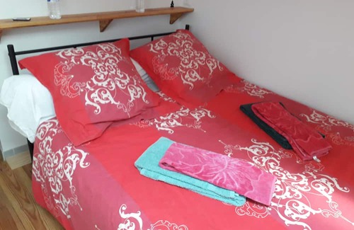 Coutras Bed & Breakfast | Les 3 notes de mérotte L' escale tables d'hôte, free breakfast