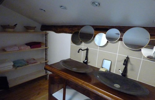 Coutras Bed & Breakfast | Les 3 notes de mérotte L' escale tables d'hôte, free breakfast